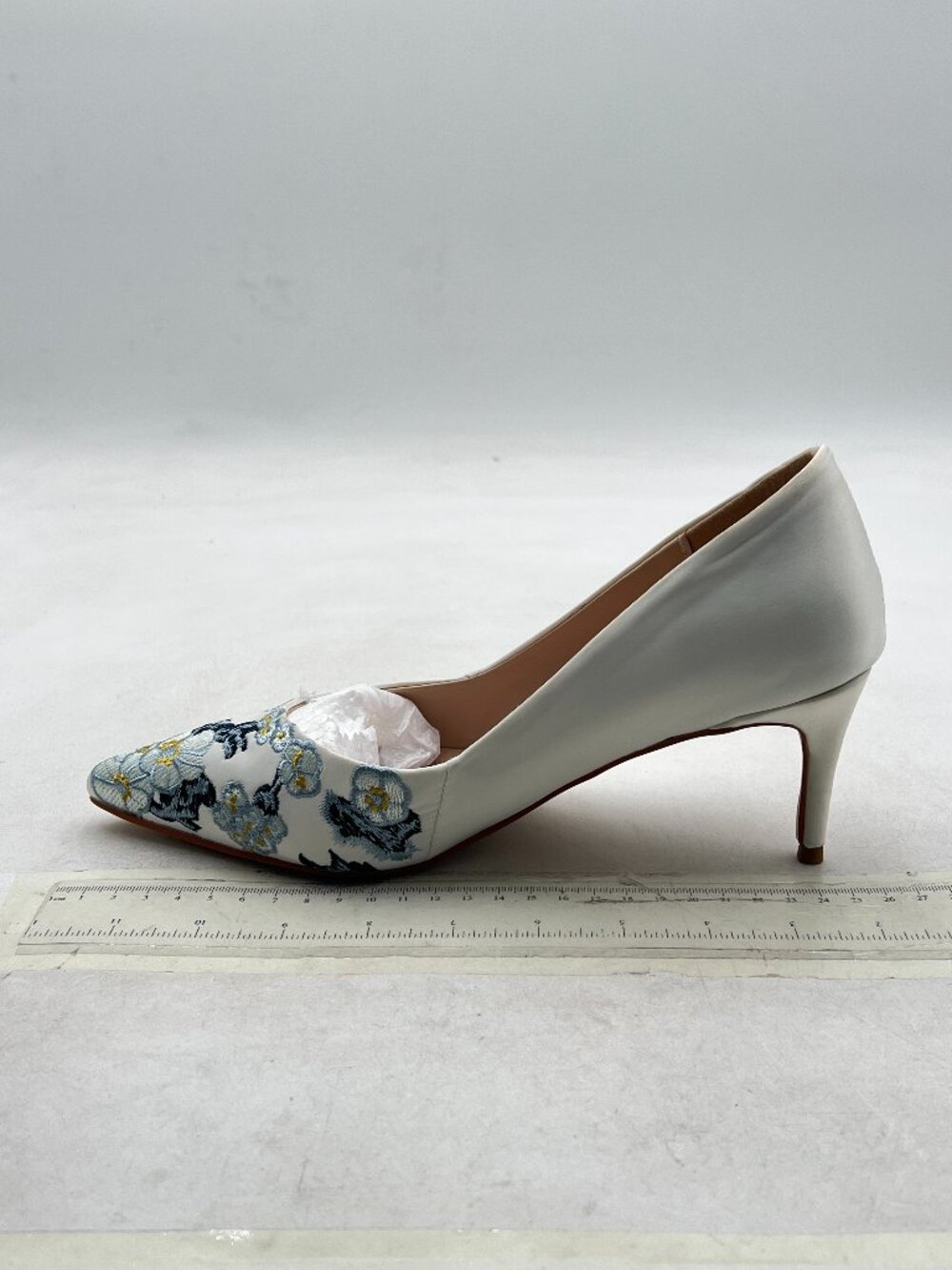 XYD Flower Embroidery Mid Heel Bridal Pumps Elegant Pointed Closed Toe Shoes
